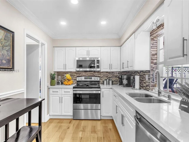 8106 NW 94th Ave, Tamarac FL 33321