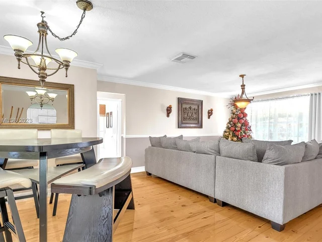 8106 NW 94th Ave, Tamarac FL 33321