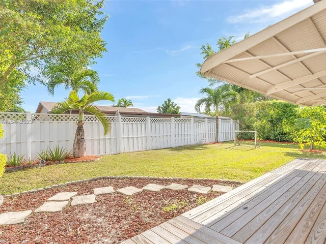 8106 NW 94th Ave, Tamarac FL 33321