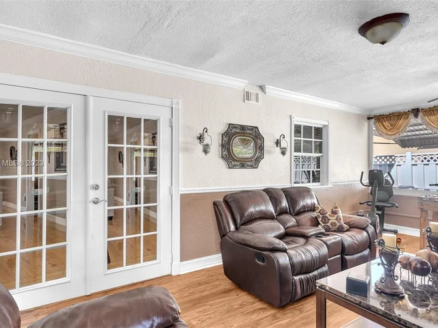 8106 NW 94th Ave, Tamarac FL 33321