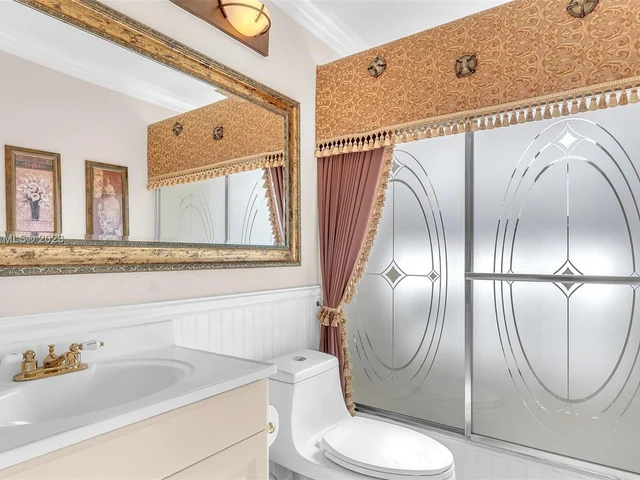 8106 NW 94th Ave, Tamarac FL 33321