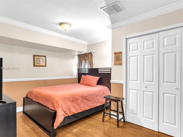 8106 NW 94th Ave, Tamarac FL 33321