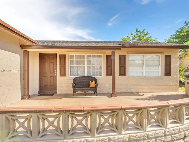 8106 NW 94th Ave, Tamarac FL 33321