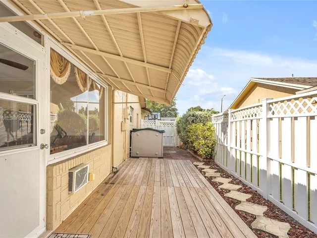 8106 NW 94th Ave, Tamarac FL 33321