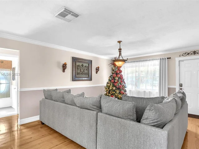 8106 NW 94th Ave, Tamarac FL 33321