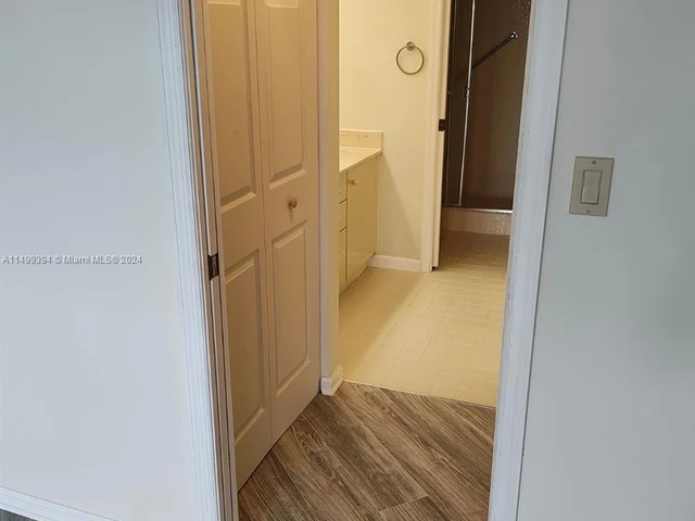 7228 Fairfax Dr # 203, Tamarac FL 33321