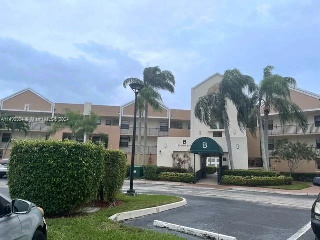 7228 Fairfax Dr # 203, Tamarac FL 33321