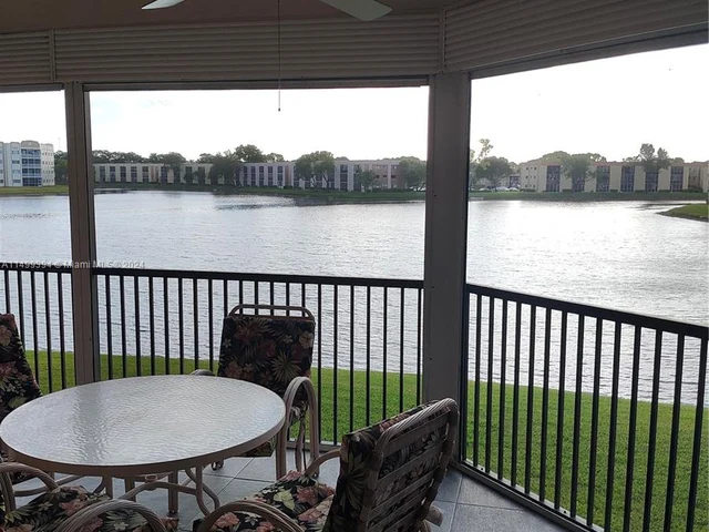 7228 Fairfax Dr # 203, Tamarac FL 33321