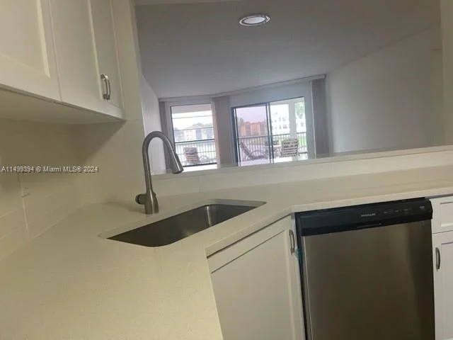 7228 Fairfax Dr # 203, Tamarac FL 33321