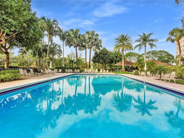 3090 N Course Dr # 106, Pompano Beach FL 33069