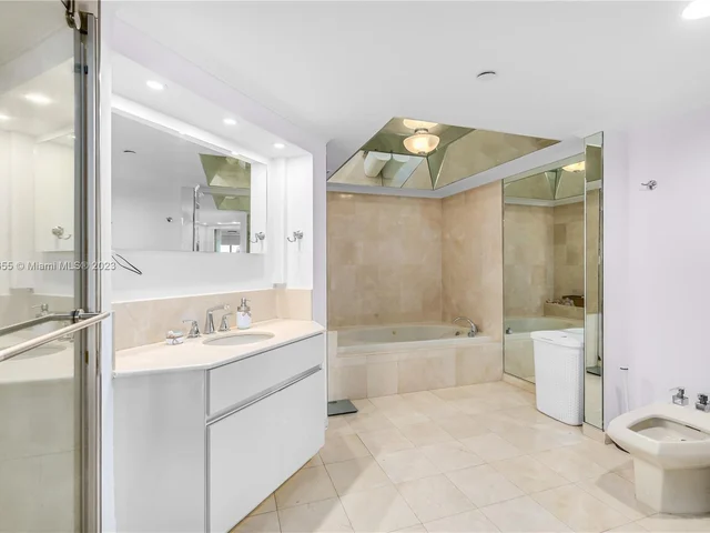 5757 Collins Ave # 605, Miami Beach FL 33140