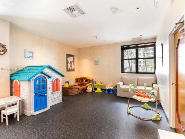 5757 Collins Ave # 605, Miami Beach FL 33140