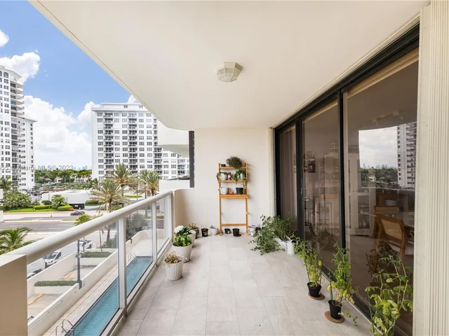 5757 Collins Ave # 605, Miami Beach FL 33140
