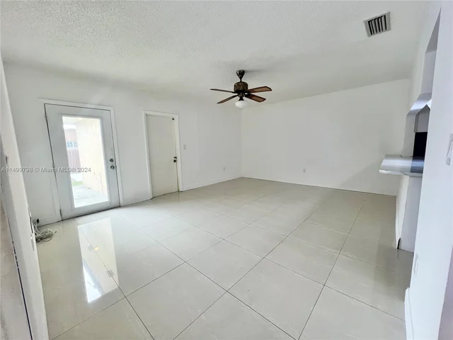 11880 SW 2nd St, Miami FL 33184