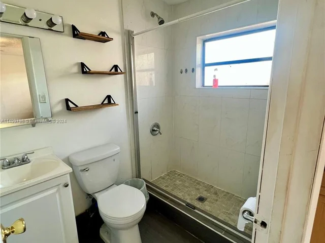 11880 SW 2nd St, Miami FL 33184