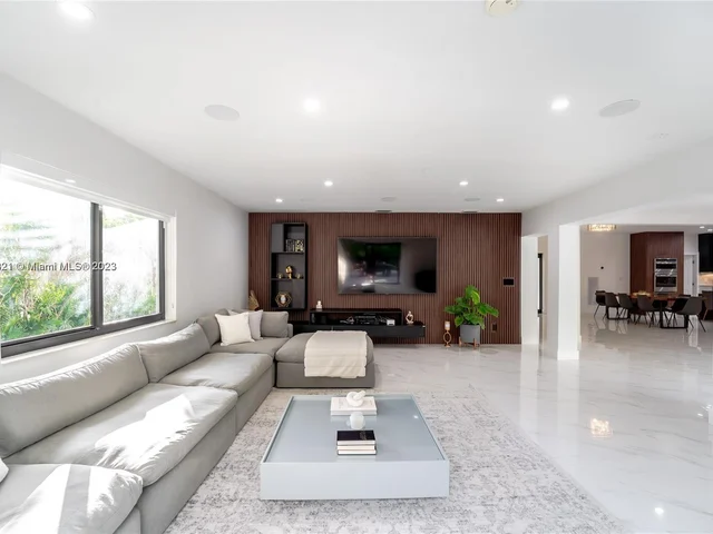 7601 Coquina Dr, North Bay Village FL 33141