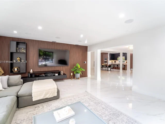 7601 Coquina Dr, North Bay Village FL 33141