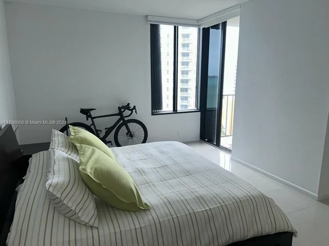 520 Brickell Key Dr # A1515, Miami FL 33131