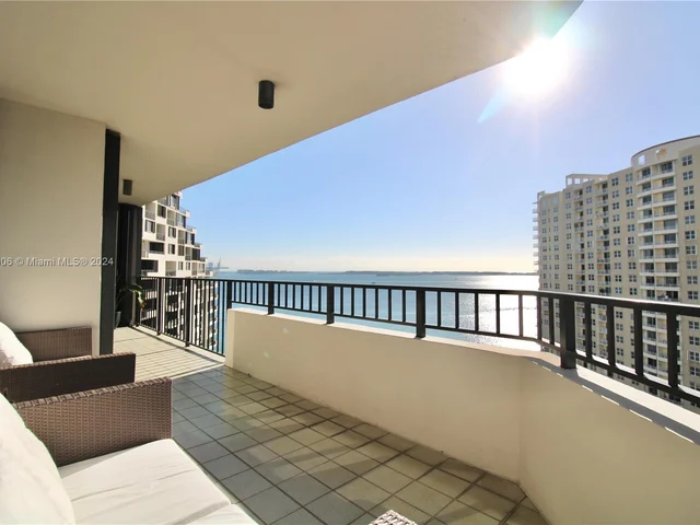 520 Brickell Key Dr # A1515, Miami FL 33131