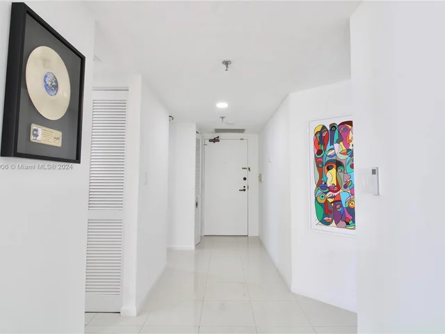 520 Brickell Key Dr # A1515, Miami FL 33131