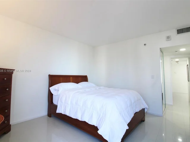 520 Brickell Key Dr # A1515, Miami FL 33131