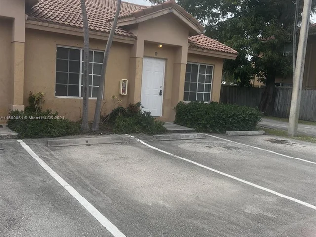 117 SE 3rd Ave # 9, Hallandale Beach FL 33009
