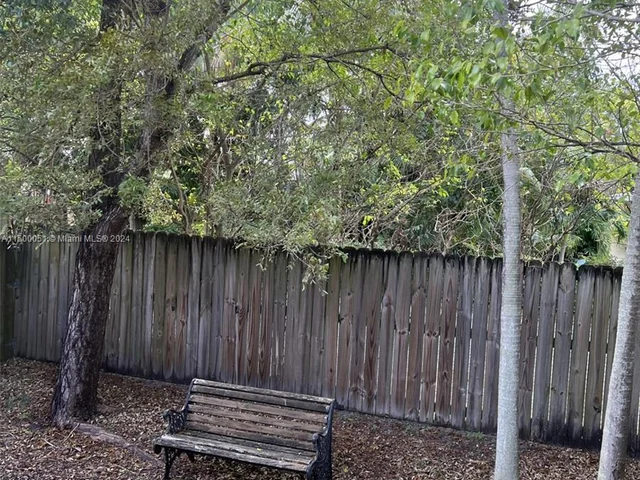 117 SE 3rd Ave # 9, Hallandale Beach FL 33009