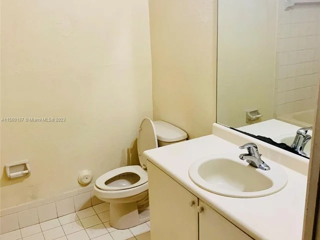 1662 SE 27th Dr # 100, Homestead FL 33035