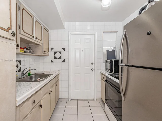 626 Meridian Ave # 12, Miami Beach FL 33139