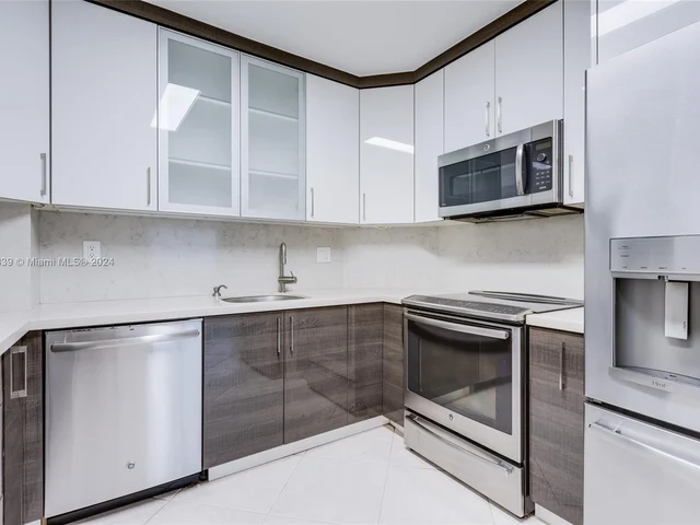 500 Bayview Dr # 1731, Sunny Isles Beach FL 33160