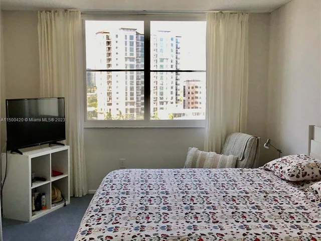 300 Bayview Dr # 905, Sunny Isles Beach FL 33160