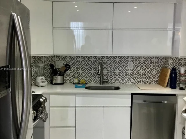 300 Bayview Dr # 905, Sunny Isles Beach FL 33160