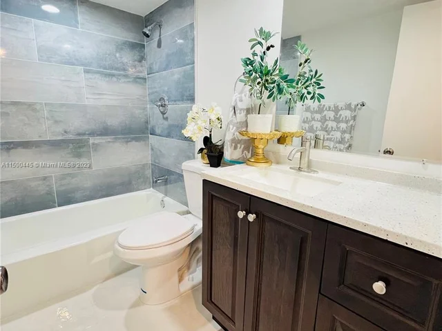 101 E Mcnab Rd # 325, Pompano Beach FL 33060