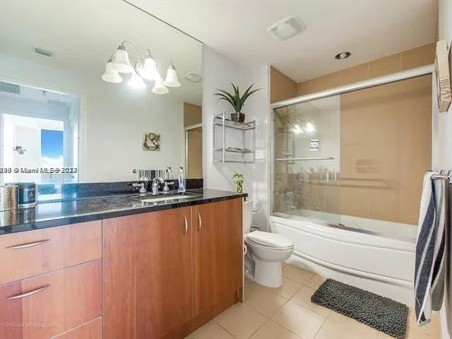 300 S Biscayne Blvd # 2506, Miami FL 33131