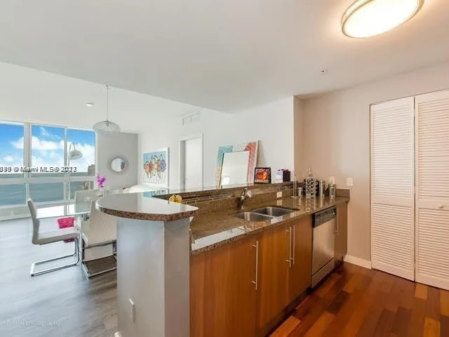 300 S Biscayne Blvd # 2506, Miami FL 33131