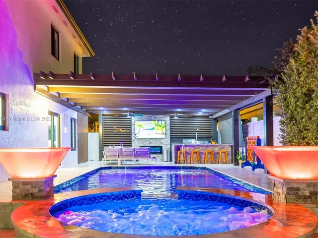 14201 SW 28th St, Miami FL 33175