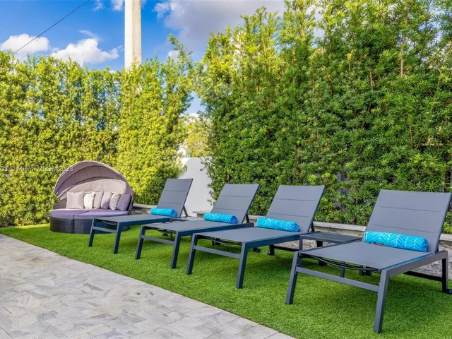 14201 SW 28th St, Miami FL 33175