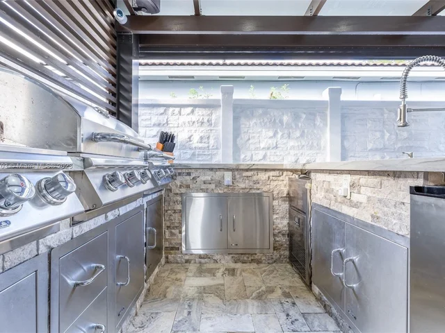 14201 SW 28th St, Miami FL 33175