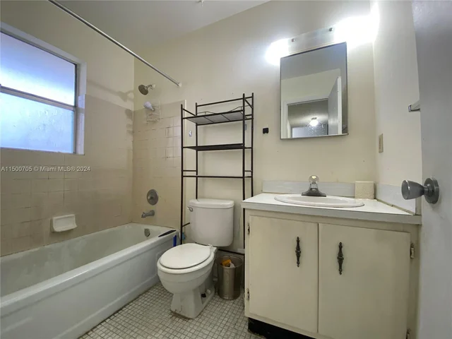 560 SE 2nd Ave # H24, Deerfield Beach FL 33441