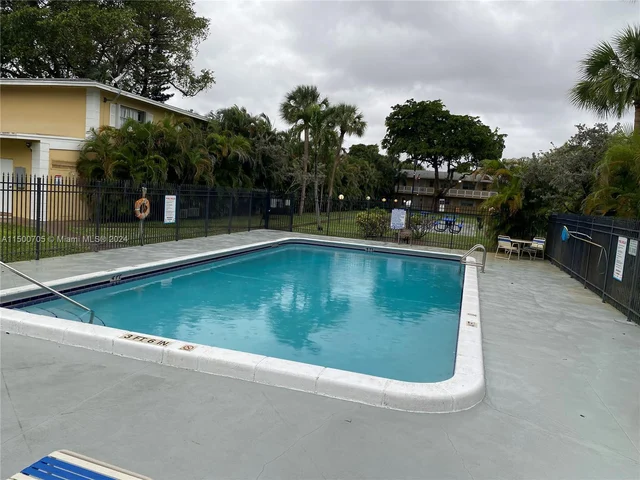 560 SE 2nd Ave # H24, Deerfield Beach FL 33441