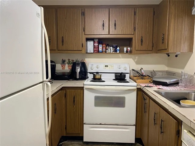 560 SE 2nd Ave # H24, Deerfield Beach FL 33441