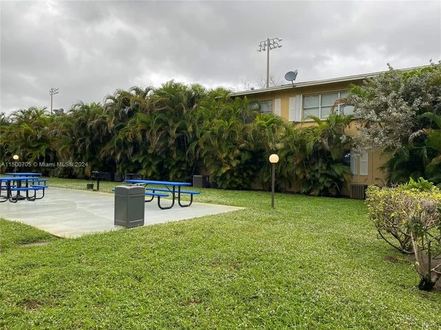 560 SE 2nd Ave # H24, Deerfield Beach FL 33441