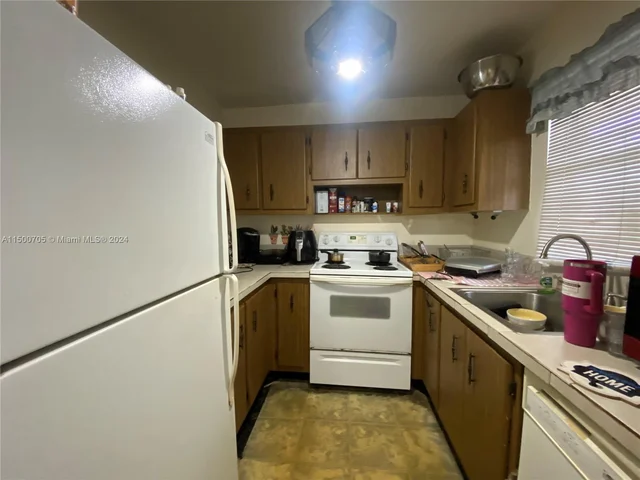 560 SE 2nd Ave # H24, Deerfield Beach FL 33441