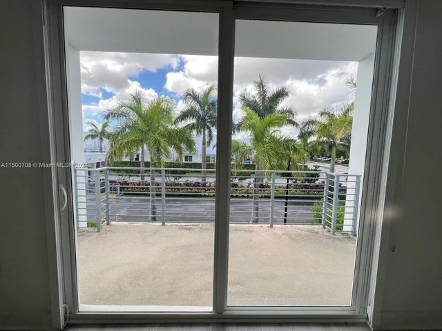 10380 NW 68th Ter, Doral FL 33178