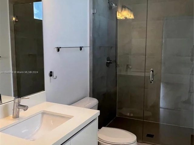 10380 NW 68th Ter, Doral FL 33178