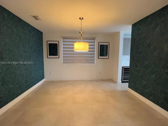 10380 NW 68th Ter, Doral FL 33178