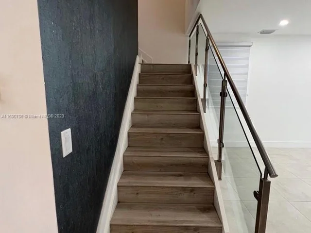 10380 NW 68th Ter, Doral FL 33178