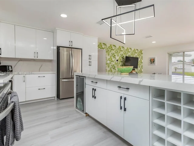 1731 SW 3 Avenue, Pompano Beach FL 33060