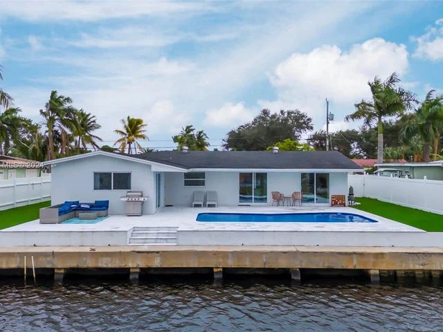 1731 SW 3 Avenue, Pompano Beach FL 33060