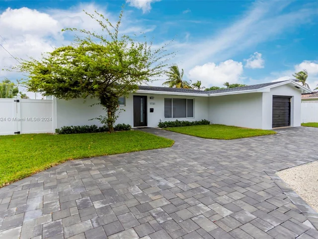 1731 SW 3 Avenue, Pompano Beach FL 33060